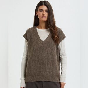 Chic V-Neck Sweater Vest in Brown